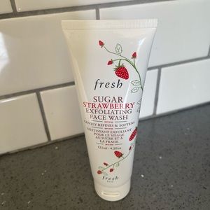 Strawberry exfoliating wash